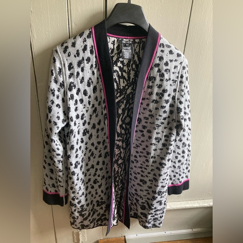 Women's NIC + ZOE Black Animal Print Reversible Cardigan Sweater size PM - Picture 2 of 7